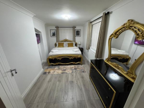 Modern London 2-Bed Flat Sleeps up to 5